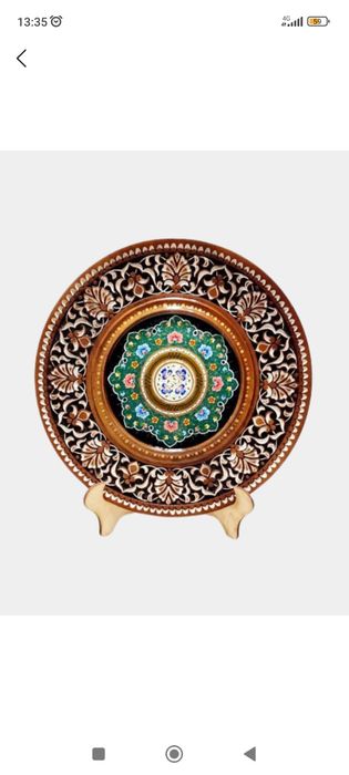 Тарелка ручной работы в подарочной коробке.