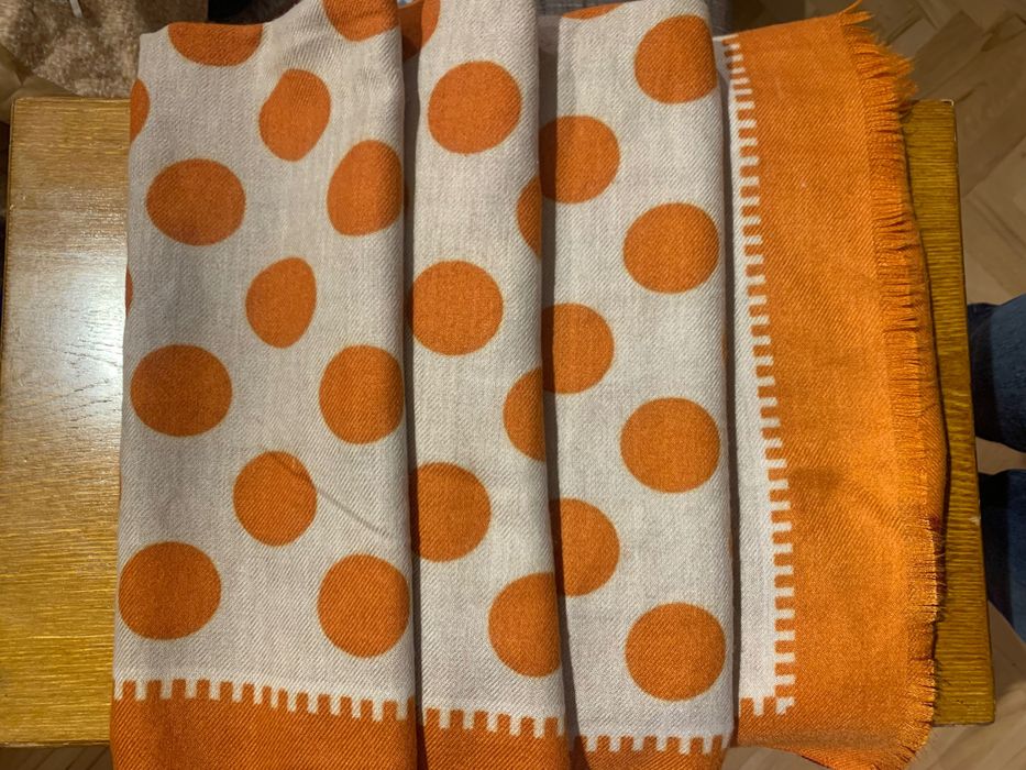 Разкошен шал с десен точки( вълна и вискоза)