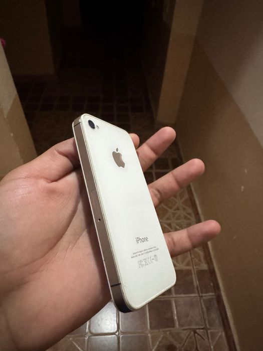 Iphone 4s , 8gb.