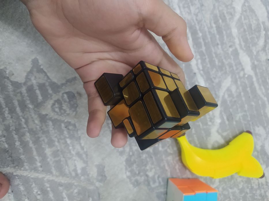 Kubik Rubiklar har xil
