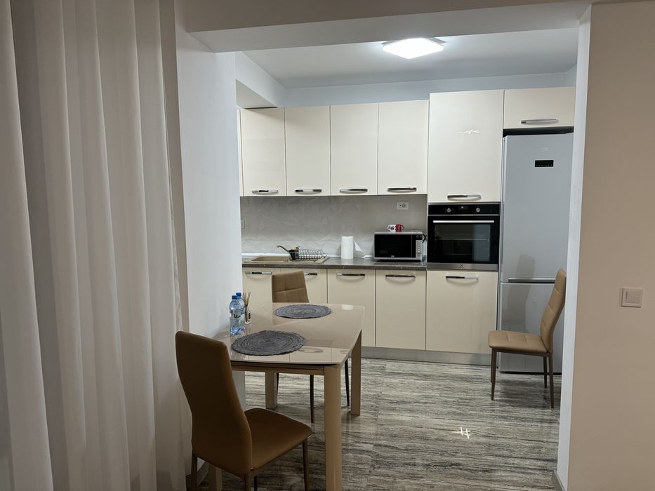 Inchiriez apartament Rovine