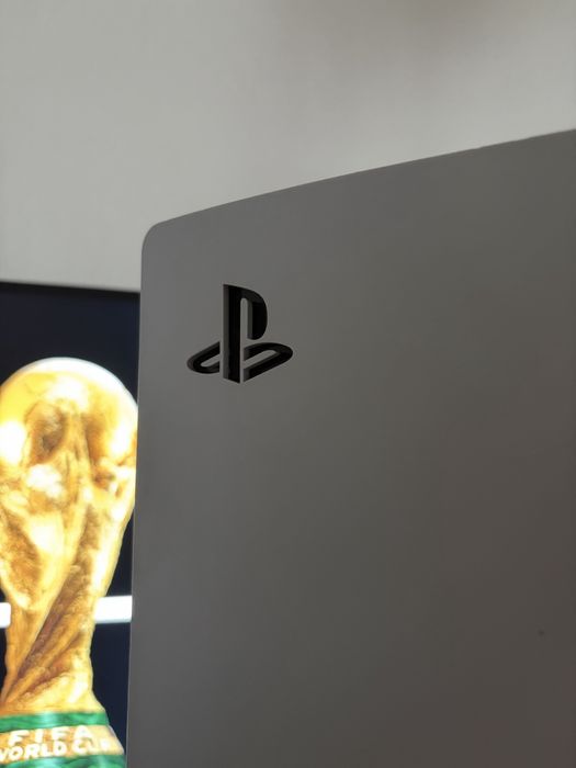 Vând PlayStation 5 Digital Edition – 825 GB + 1 controller
