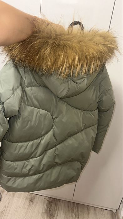 Продам пуховик на девочку р.134