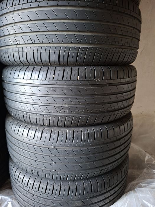 Продам шины 215/55/17  гудиер