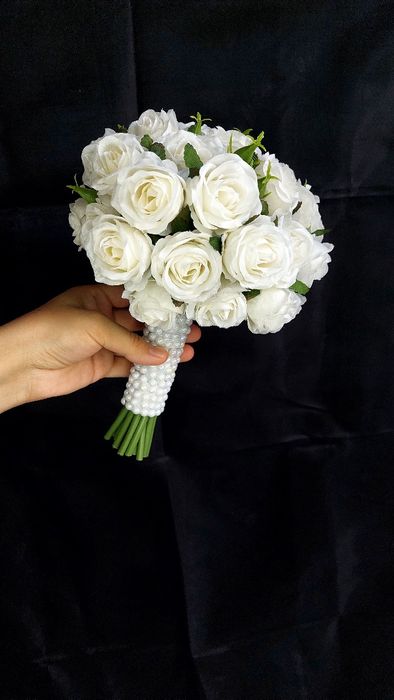 Trenddagi  kelin buket suniy