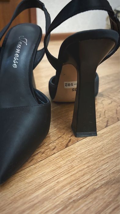 Туфли на высоком каблуке