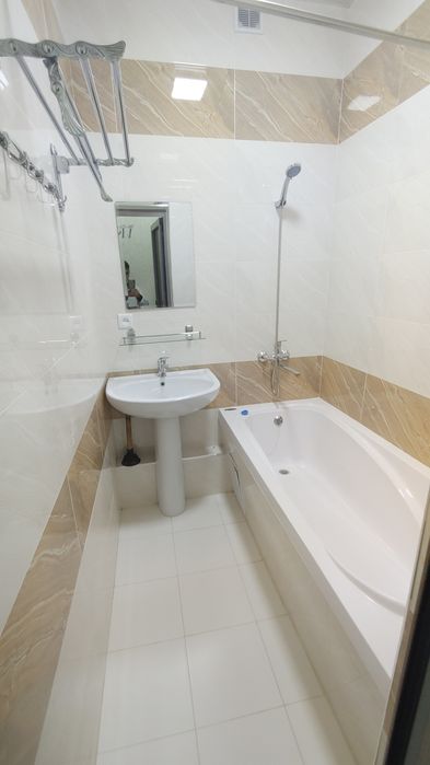 Шахар марказида 3 хоналик евроремонт квартира сотилади узимизни уй