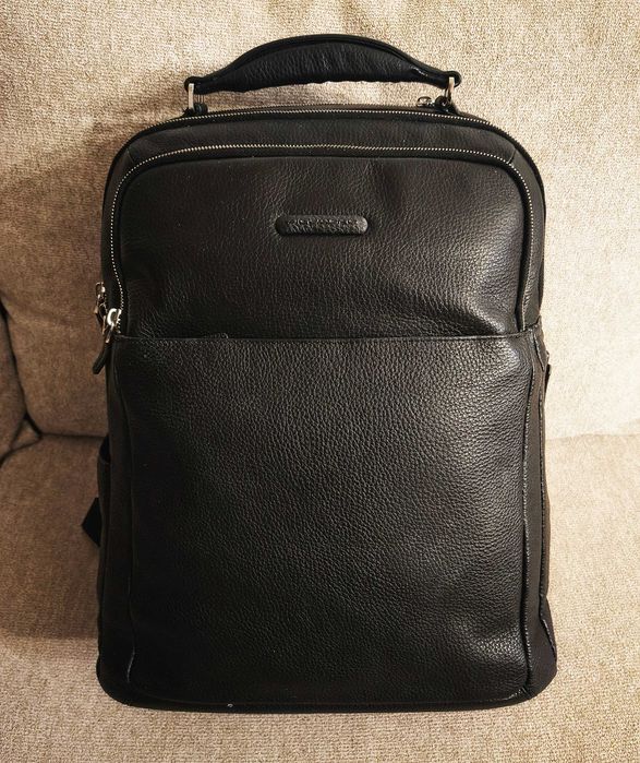 PIQUADRO Modus 15″ Laptop backpack, grained cow leather black.