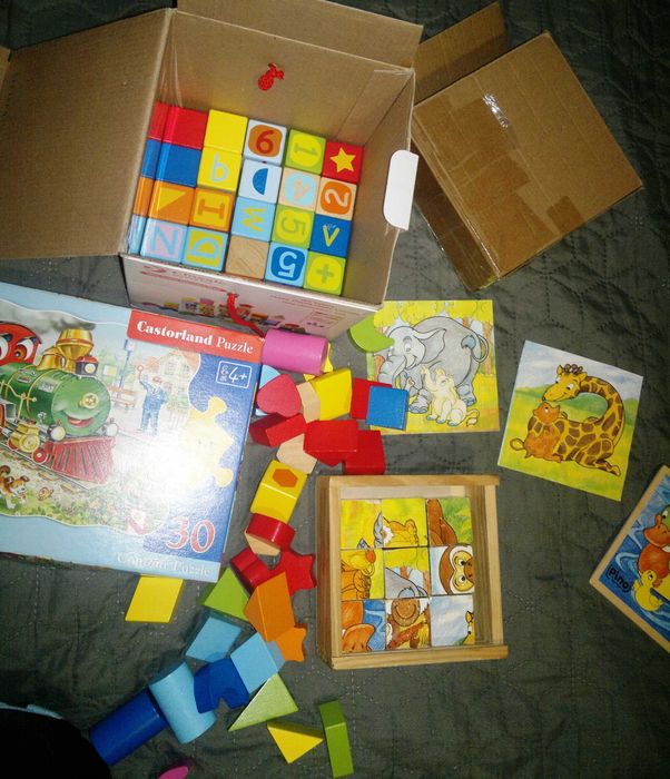 дървени играчки , пъзели, карти, конструктори