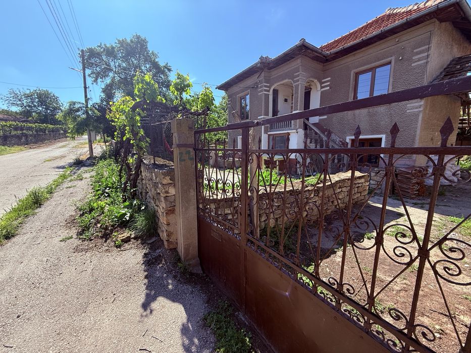 Продава се Къща в Ловеч, Дикисана - 102 кв.м за 360 €/кв.м - Снимка #1