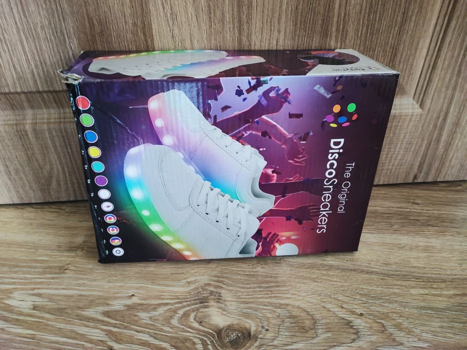 Детски светещи зареждащи се маратонки  36 номер