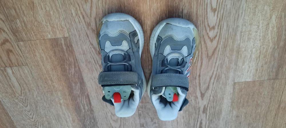 Детские кроссовки р26-30