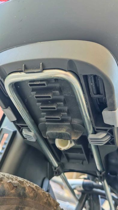 Scaune bicicletă copii Hamax 22 kg – prindere pe cadru – stare foarte bună