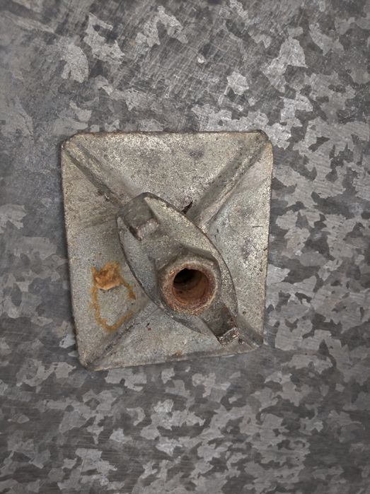 Въртящи гайки за кофраж ф18 и шпилки за кофраж