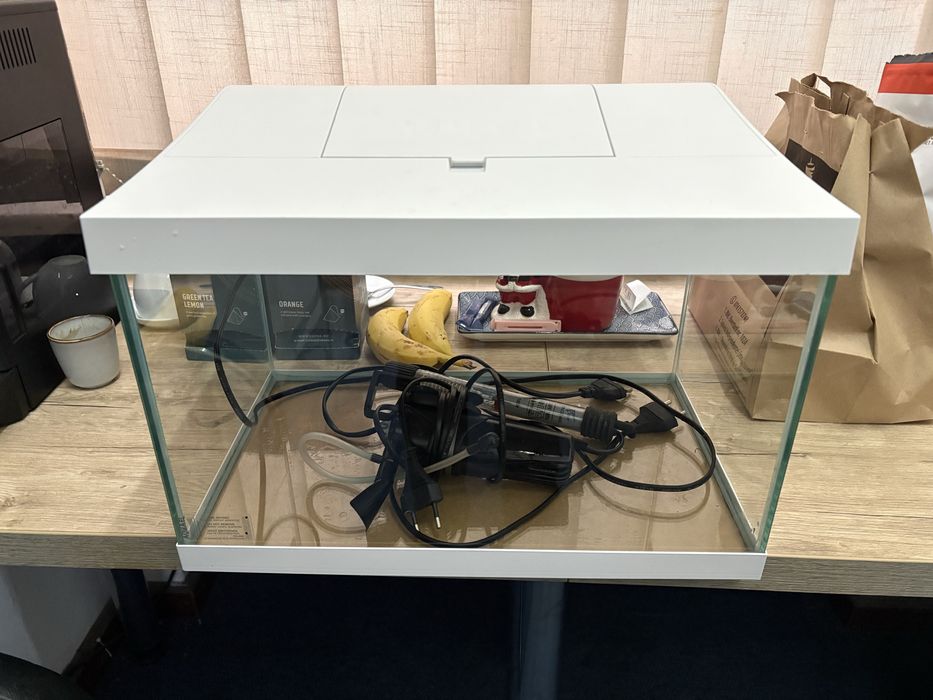 Vand acvariu Aquael de 25 litri.