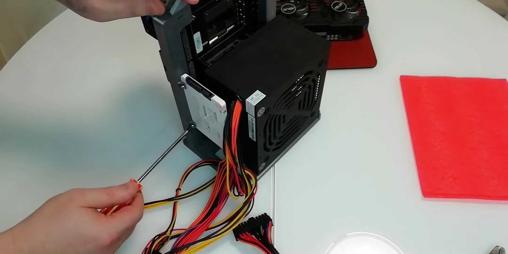 Отворена компютърна кутия, поддръжка на Mini-ATX