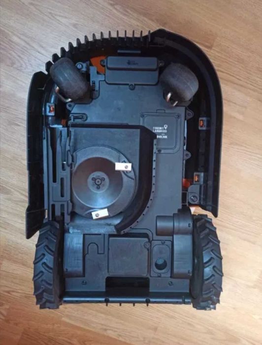 Robot tuns iarba Worx Landroid L WR147E.