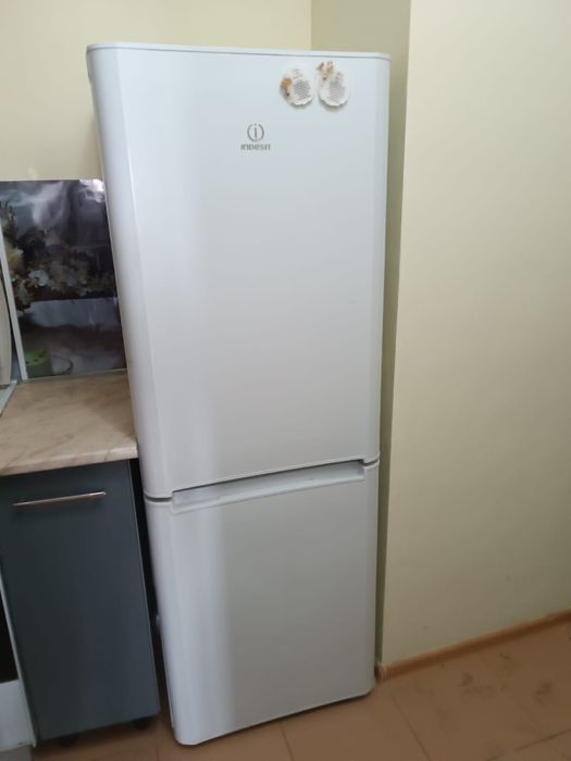 Холодильник Indesit