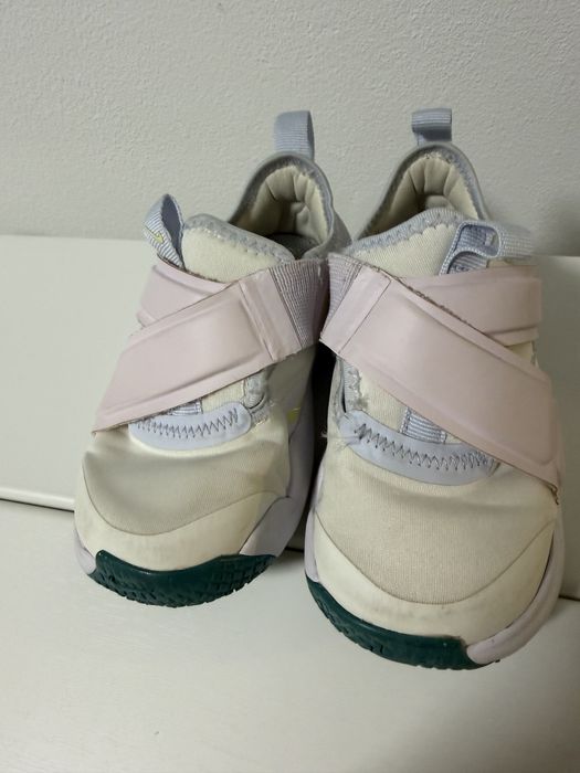 Pupucei Nike marimea 25