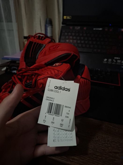 vând adidași adidas