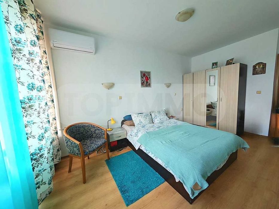 Двустаен апартамент в затворен комплекс в квартал Галата