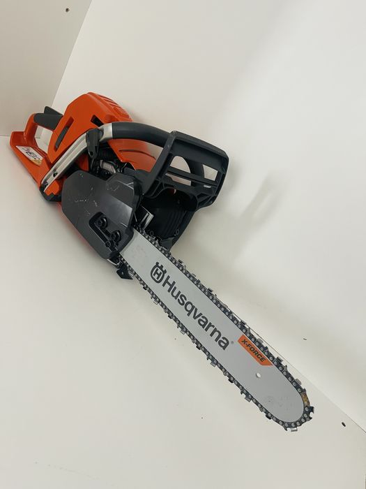 Husqvarna  555 professional drujba taiat lemne