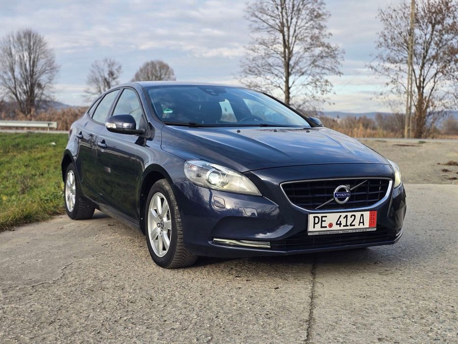 Volvo  v40 se poate si in rate