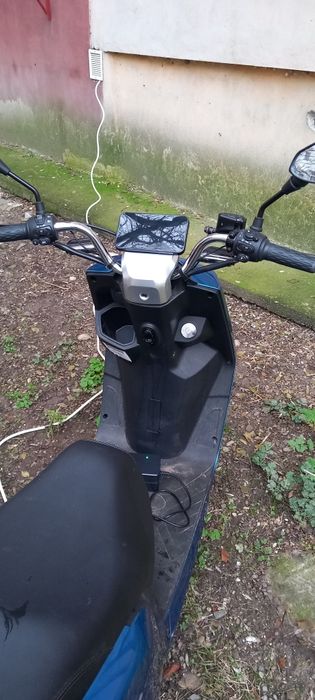 Vând moped electric.