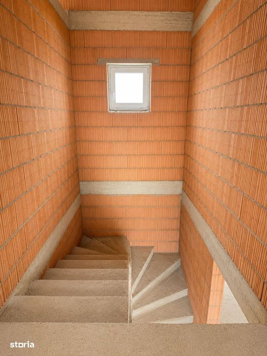 Duplex despărțit | 4 cam | 2 băi | Toate utilitățile | Zonă centrala