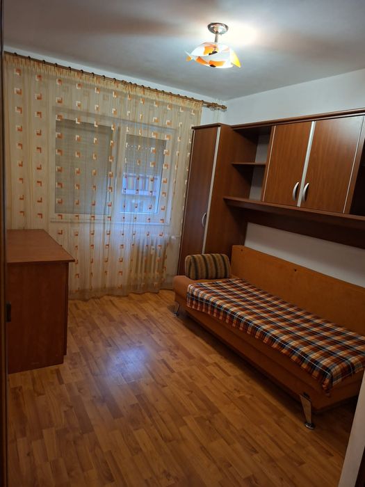 Apartament cu 4 camere decomandat