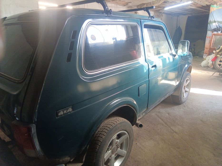 Продам ниву ,газ бензин2001