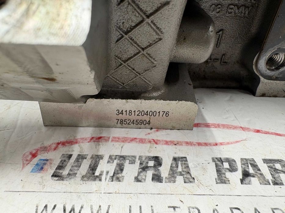 ЗА ЧАСТИ Цилиндрова глава 1 - 4 цилиндър, лява за М5 Ф90 М8 Ф91 Ф92 Ф93