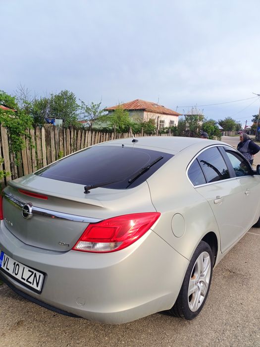 Vând sau schimb Opel insignia