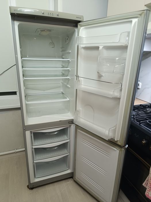 Продам Холодильник Samsung