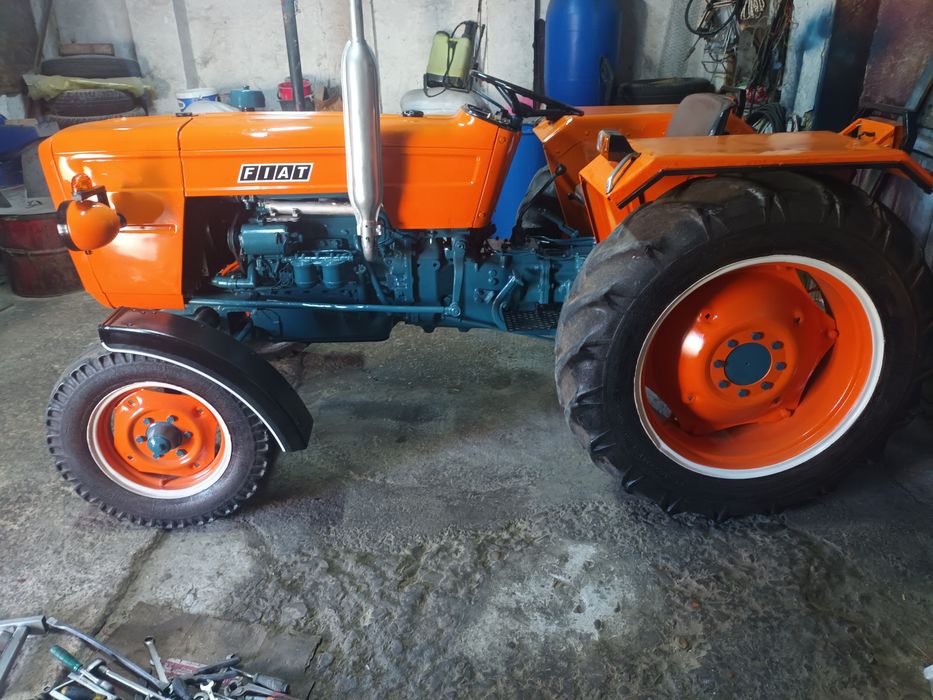 Vând tractoras fiat415 recondiționat de la cap la cap mai multe detali