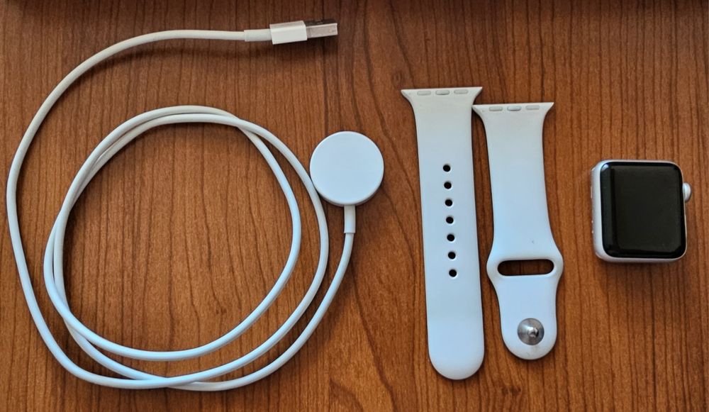 Продавам Apple Watch Series 3 38mm Silver Aluminum White Sport