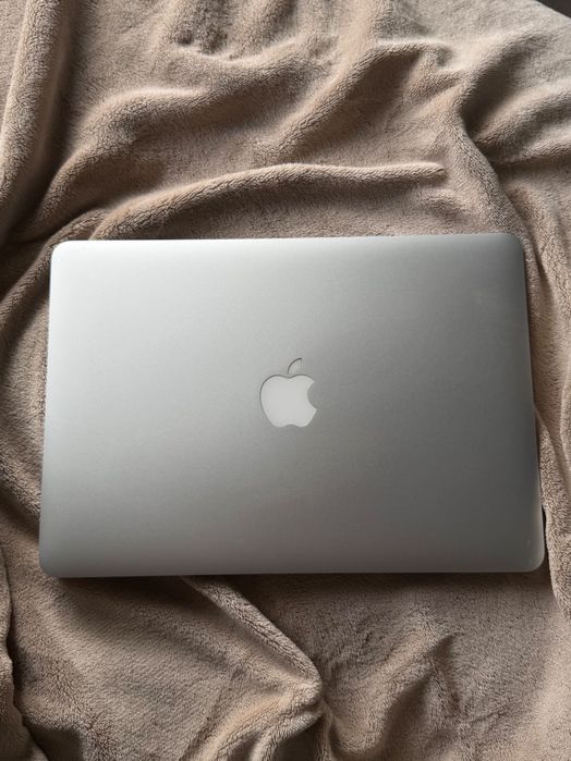 MacBook Air 13 – 8GB RAM / 128GB SSD