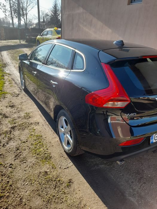 VOLVO V40 2018 — imagine 1