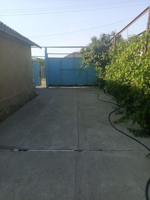 Үй сатылады орта жағдайда.