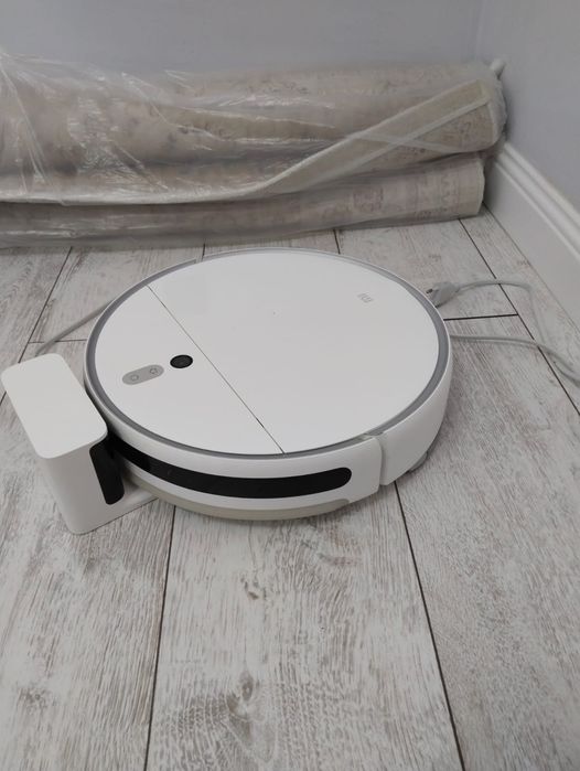 Продам Пылесос робот Xiaomi Vacuum Mop 2
