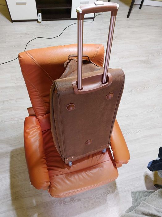 Troler. Preț: 70 lei.