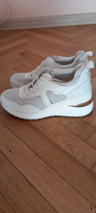 Бели детски сникърси