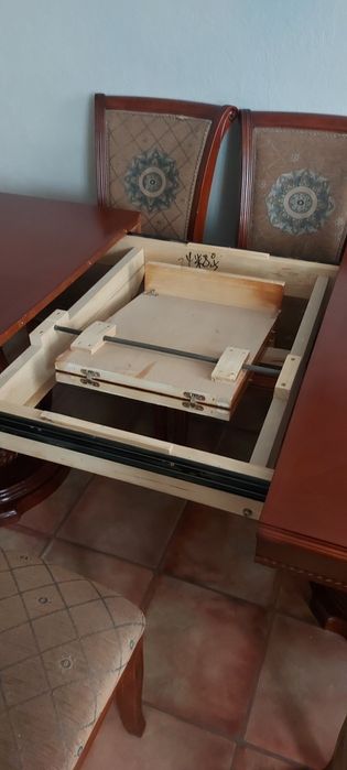 Продам стол и 8 стульев дерево массив