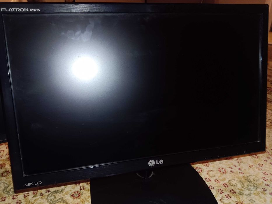 Монитор для компьютера или видеонаблюдения