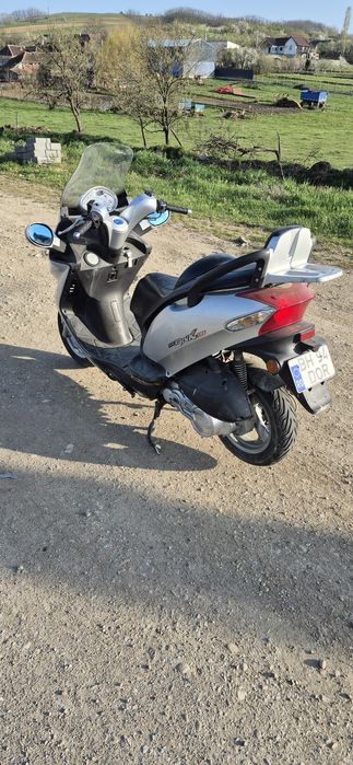Vând kymco 125cc