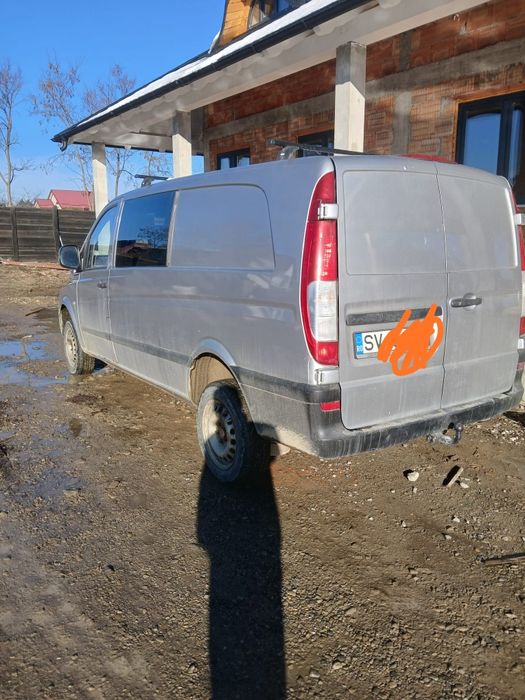 Mașina Mercedes vito