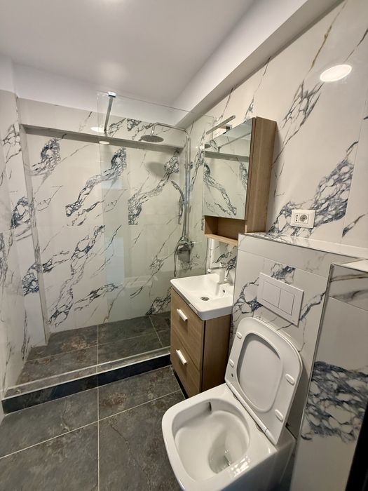 Apartament cu 3 camere et4/4 strada  Doinei