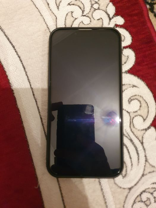 Айфон 13 в хорошем состоянии