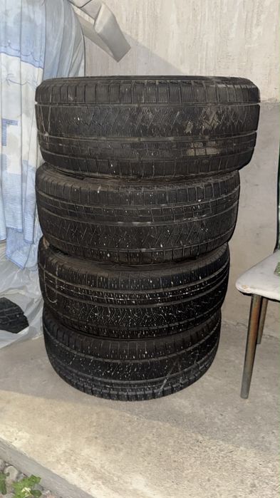 Комплект зимних шин Triangle 235/45 R18