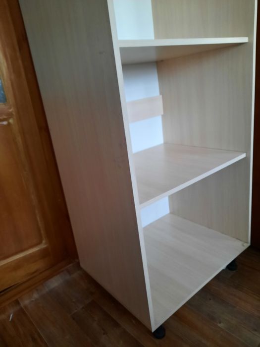 Продам шкаф 50×65×266 с ножками,